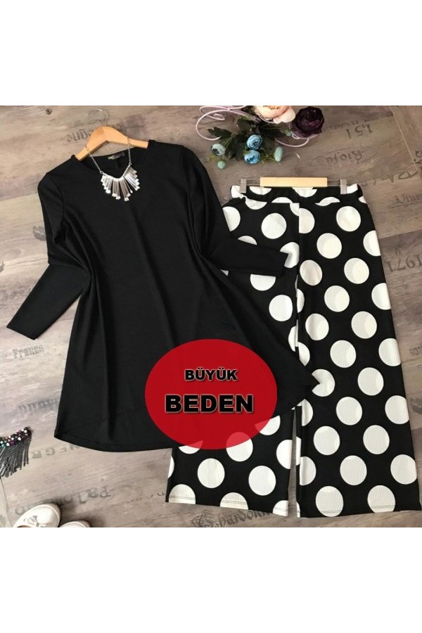 Büyük Beden Desenli İkili Takım Siyah Puanlı Büyük Beden Desenli İkili Takım Siyah Puanlı