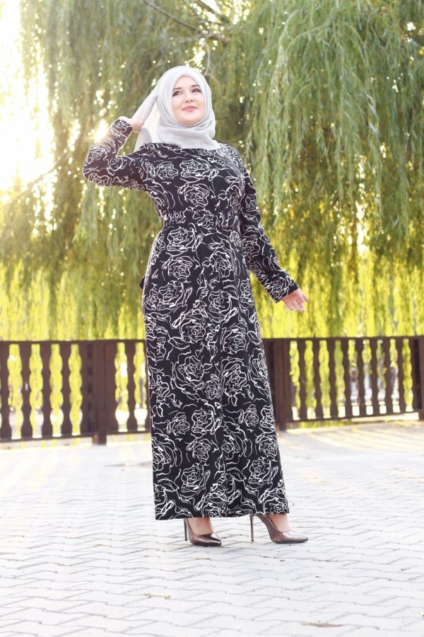 Büyük Beden Desenli Pamuklu Elbise Kemer Hediyeli Siyah Beyaz Gül Büyük Beden Desenli Pamuklu Elbise Kemer Hediyeli Siyah Beyaz Gül