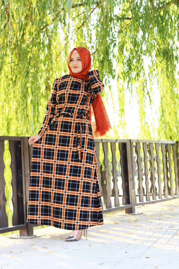 Büyük Beden Baskılı Krep Kumaş Elbise 64 bedene kadar  Kiremit Kareli