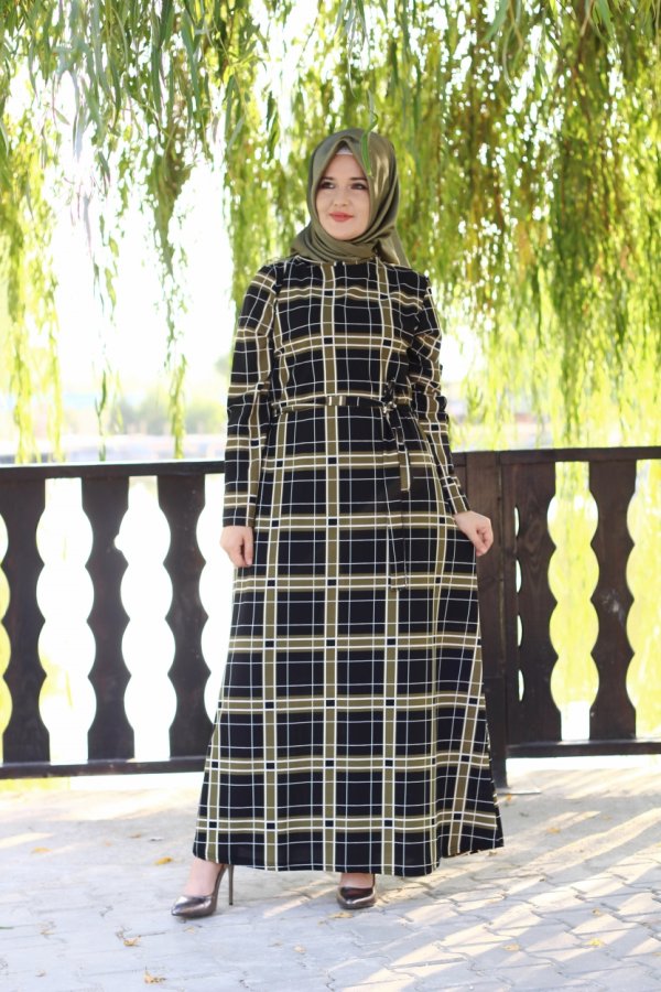 Büyük Beden Baskılı Krep Kumaş Elbise 64 bedene kadar Siyah Haki Kareli Büyük Beden Baskılı Krep Kumaş Elbise 64 bedene kadar Siyah Haki Kareli