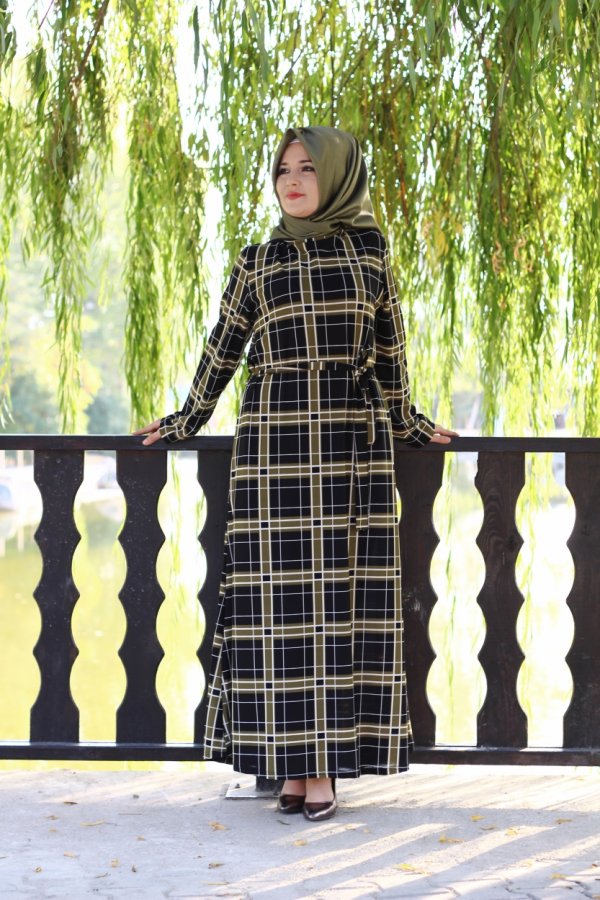 Büyük Beden Baskılı Krep Kumaş Elbise 64 bedene kadar Siyah Haki Kareli Büyük Beden Baskılı Krep Kumaş Elbise 64 bedene kadar Siyah Haki Kareli