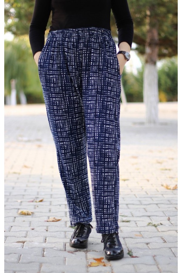Büyük Beden Desenli Pamuk Süet Cepli Beli Lastikli Pantolon Lacivert Pencere Büyük Beden Desenli Pamuk Süet Cepli Beli Lastikli Pantolon Lacivert Pencere