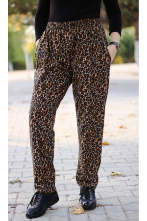 Büyük Beden Desenli Pamuk Süet Cepli Beli Lastikli Pantolon Küçük Leopar Büyük Beden Desenli Pamuk Süet Cepli Beli Lastikli Pantolon Küçük Leopar