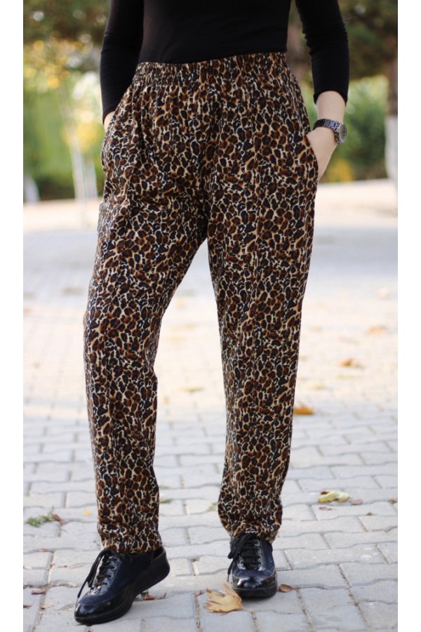 Büyük Beden Desenli Pamuk Süet Cepli Beli Lastikli Pantolon Küçük Leopar Büyük Beden Desenli Pamuk Süet Cepli Beli Lastikli Pantolon Küçük Leopar