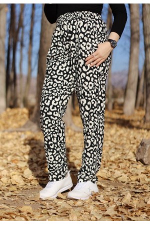 Büyük Beden Desenli Pamuk Süet Cepli Beli Lastikli Pantolon Siyah Leopar Büyük Beden Desenli Pamuk Süet Cepli Beli Lastikli Pantolon Siyah Leopar