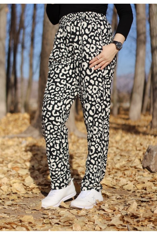 Büyük Beden Desenli Pamuk Süet Cepli Beli Lastikli Pantolon Siyah Leopar Büyük Beden Desenli Pamuk Süet Cepli Beli Lastikli Pantolon Siyah Leopar