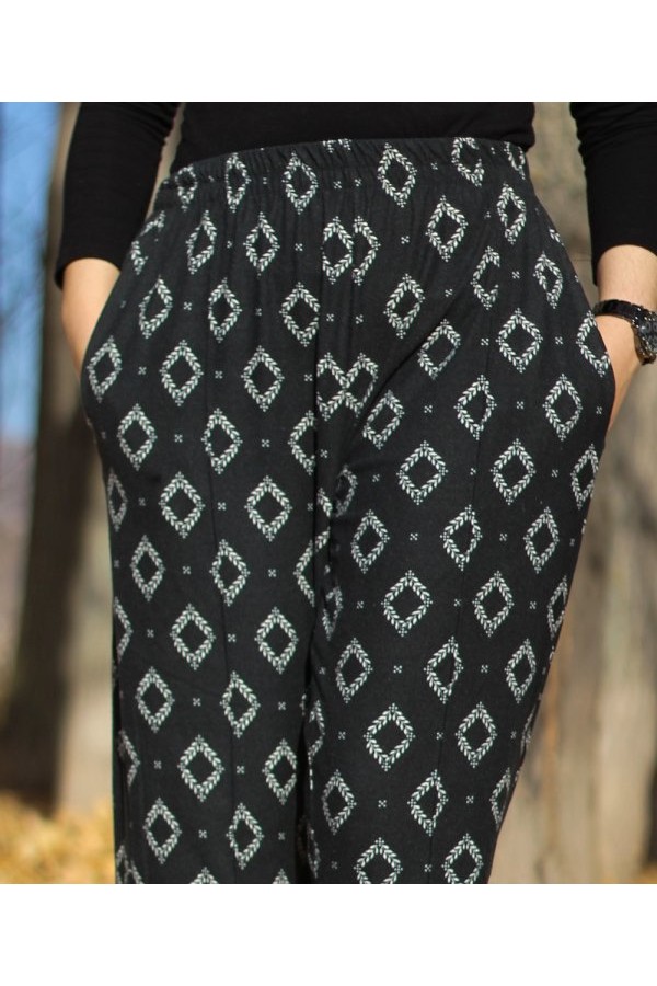 Büyük Beden Desenli Pamuk Süet Cepli Beli Lastikli Pantolon Siyah Baklava Büyük Beden Desenli Pamuk Süet Cepli Beli Lastikli Pantolon Siyah Baklava