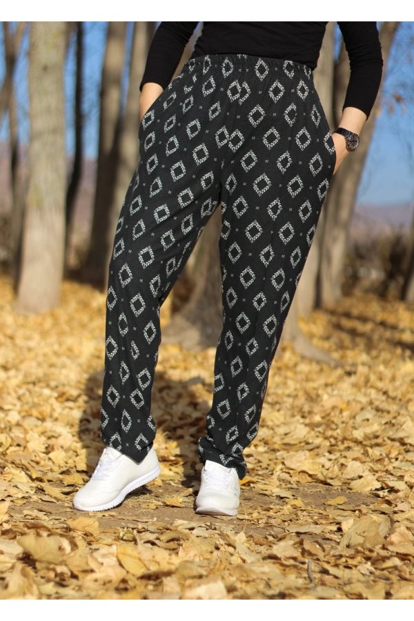 Büyük Beden Desenli Pamuk Süet Cepli Beli Lastikli Pantolon Siyah Baklava Büyük Beden Desenli Pamuk Süet Cepli Beli Lastikli Pantolon Siyah Baklava