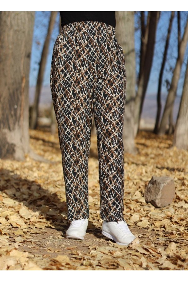 Büyük Beden Desenli Pamuk Süet Cepli Beli Lastikli Pantolon Kahve Çarpı Desen Büyük Beden Desenli Pamuk Süet Cepli Beli Lastikli Pantolon Kahve Çarpı Desen