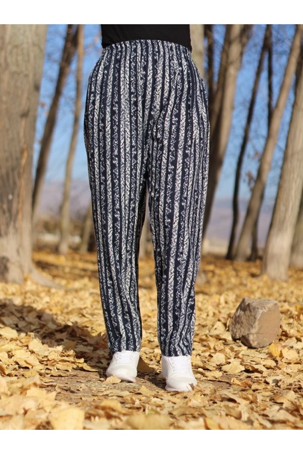 Büyük Beden Desenli Pamuk Süet Cepli Beli Lastikli Pantolon Lacivert Dikine Çizgi Büyük Beden Desenli Pamuk Süet Cepli Beli Lastikli Pantolon Lacivert Dikine Çizgi