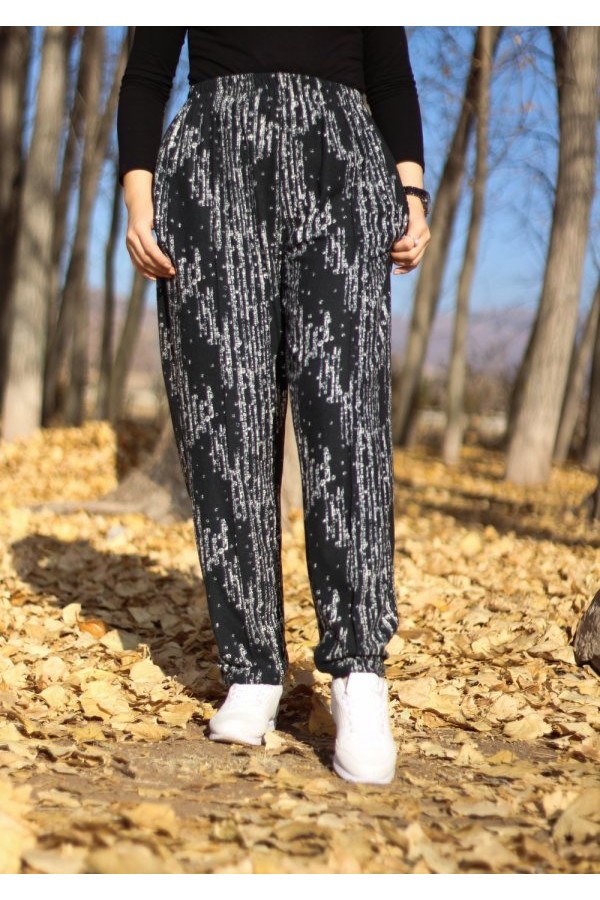 Büyük Beden Desenli Pamuk Süet Cepli Beli Lastikli Pantolon Siyah Matriks Desen Büyük Beden Desenli Pamuk Süet Cepli Beli Lastikli Pantolon Siyah Matriks Desen