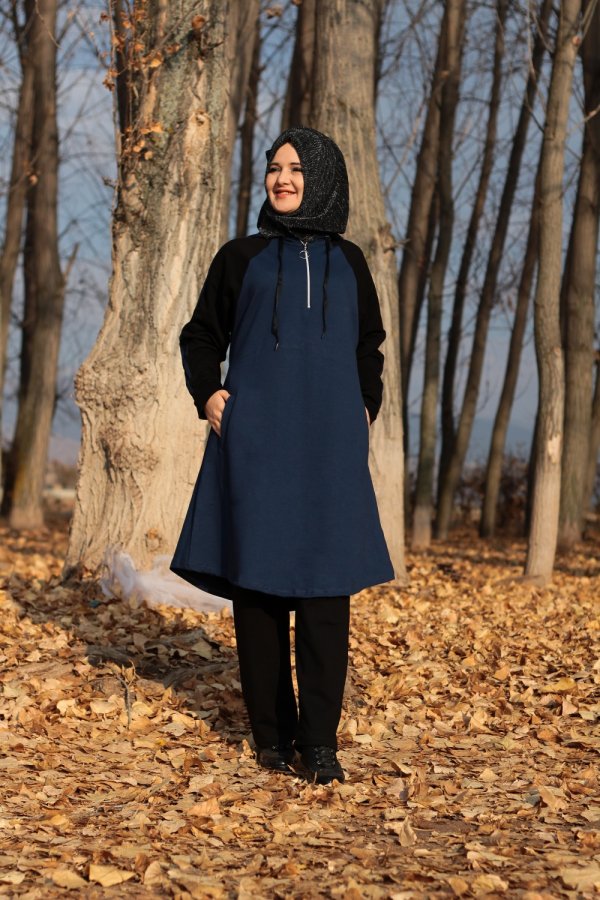 Büyük Beden Kapşonlu Reglan Kollu Şeritli Eşofman Takım Petrol Mavi Büyük Beden Kapşonlu Reglan Kollu Şeritli Eşofman Takım Petrol Mavi