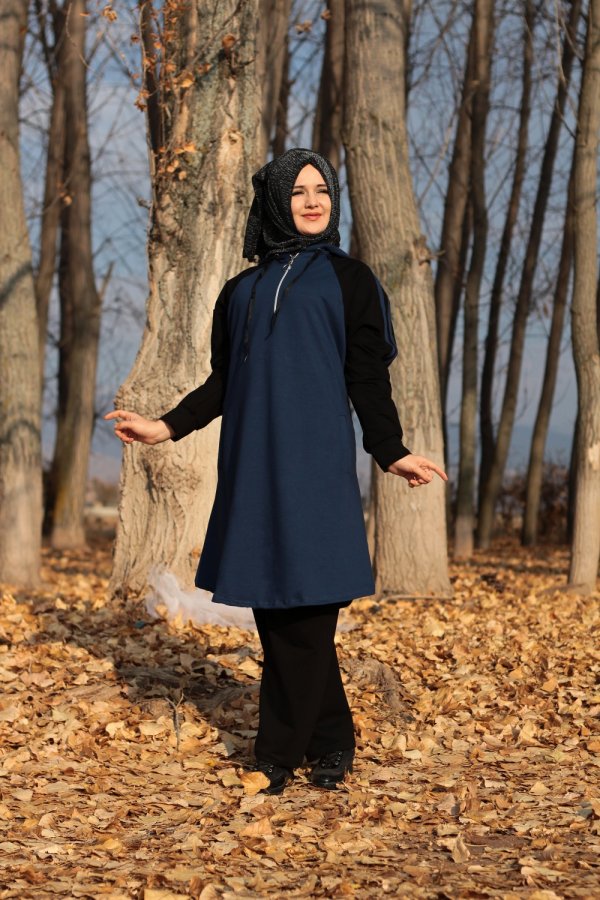 Büyük Beden Kapşonlu Reglan Kollu Şeritli Eşofman Takım Petrol Mavi Büyük Beden Kapşonlu Reglan Kollu Şeritli Eşofman Takım Petrol Mavi