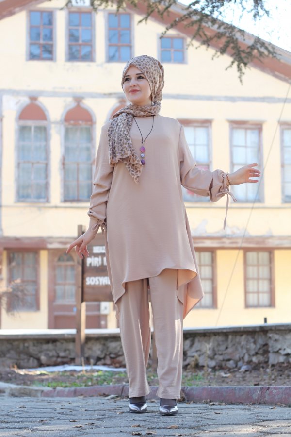 Büyük Beden Asimetrik Kesim İkili Takım KOLYE HEDİYELİ Taş Büyük Beden Asimetrik Kesim İkili Takım KOLYE HEDİYELİ Taş