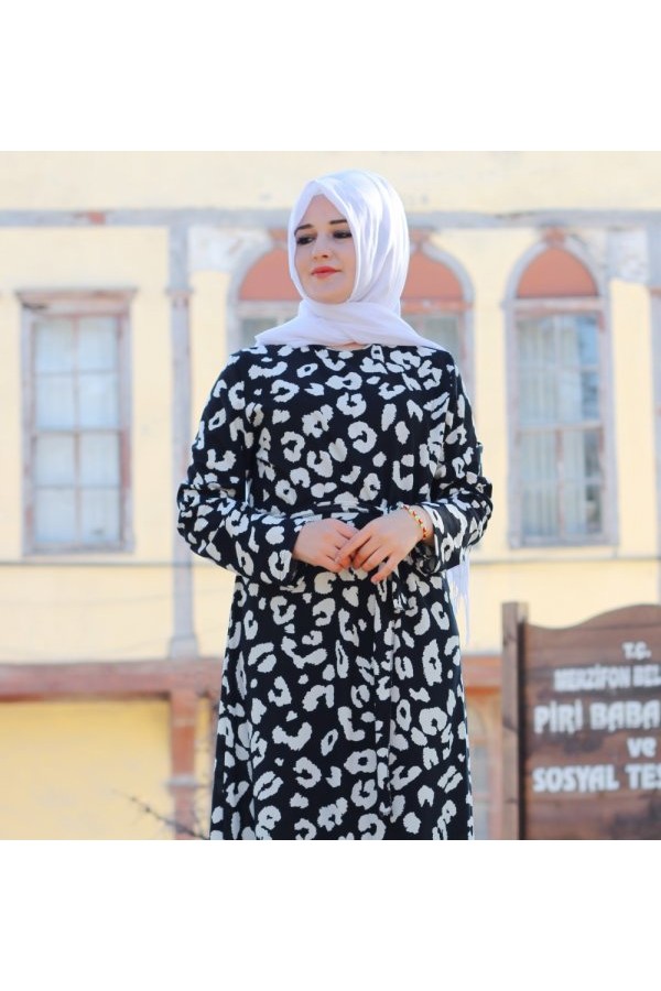 Büyük Beden Baskılı Krep Kumaş Elbise 64 bedene kadar Siyah Leopar Büyük Beden Baskılı Krep Kumaş Elbise 64 bedene kadar Siyah Leopar