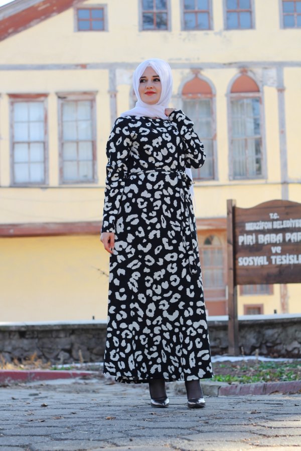 Büyük Beden Baskılı Krep Kumaş Elbise 64 bedene kadar Siyah Leopar Büyük Beden Baskılı Krep Kumaş Elbise 64 bedene kadar Siyah Leopar