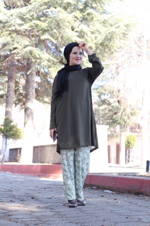 Büyük Beden Desenli İkili Takım Üst Haki Alt Haki Çiçek Büyük Beden Desenli İkili Takım Üst Haki Alt Haki Çiçek