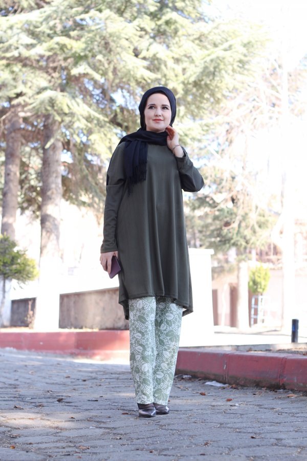 Büyük Beden Desenli İkili Takım Üst Haki Alt Haki Çiçek Büyük Beden Desenli İkili Takım Üst Haki Alt Haki Çiçek