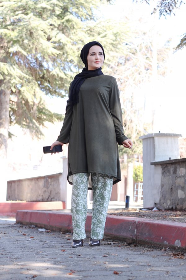 Büyük Beden Desenli İkili Takım Üst Haki Alt Haki Çiçek Büyük Beden Desenli İkili Takım Üst Haki Alt Haki Çiçek