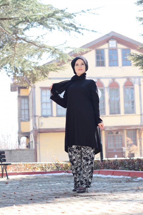 Büyük Beden Desenli İkili Takım Üst Siyah Alt Siyah Çiçek Büyük Beden Desenli İkili Takım Üst Siyah Alt Siyah Çiçek