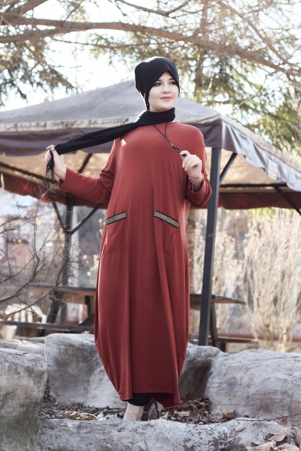 Büyük Beden Cep Detaylı Sendi Elbise Kolye Hediyeli Kiremit Büyük Beden Cep Detaylı Sendi Elbise Kolye Hediyeli Kiremit