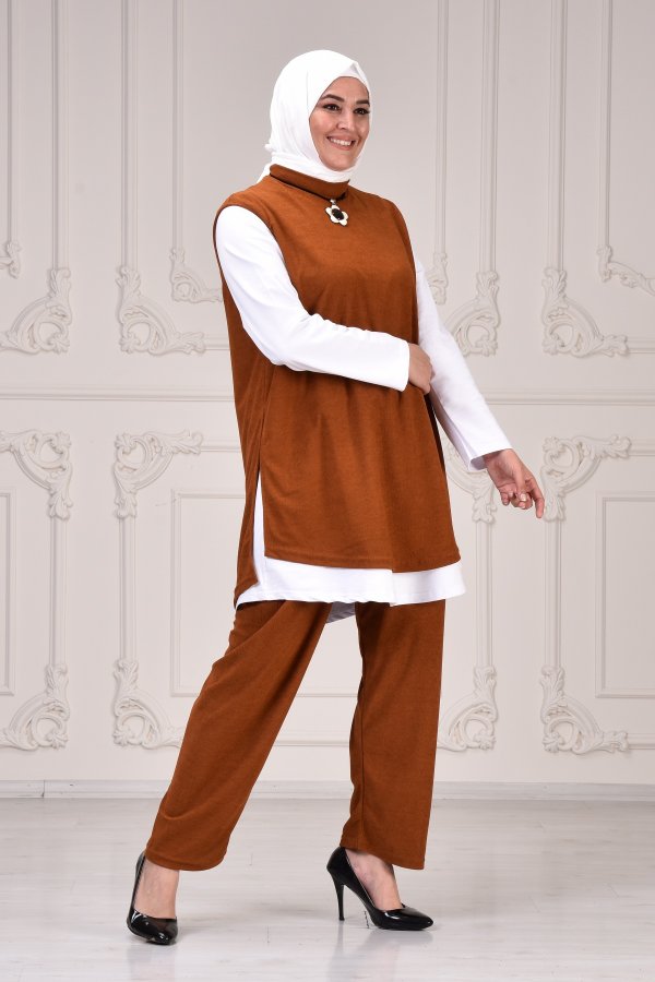 Büyük Beden Yandan Yırtmaçlı Yün Efect Üçlü Takım KOLYE HEDİYELİ Taba Büyük Beden Yandan Yırtmaçlı Yün Efect Üçlü Takım KOLYE HEDİYELİ Taba