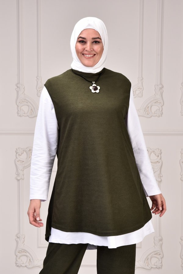 Büyük Beden Yandan Yırtmaçlı Yün Efect Üçlü Takım KOLYE HEDİYELİ Haki Büyük Beden Yandan Yırtmaçlı Yün Efect Üçlü Takım KOLYE HEDİYELİ Haki