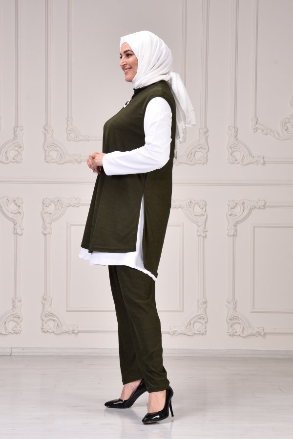 Büyük Beden Yandan Yırtmaçlı Yün Efect Üçlü Takım KOLYE HEDİYELİ Haki Büyük Beden Yandan Yırtmaçlı Yün Efect Üçlü Takım KOLYE HEDİYELİ Haki