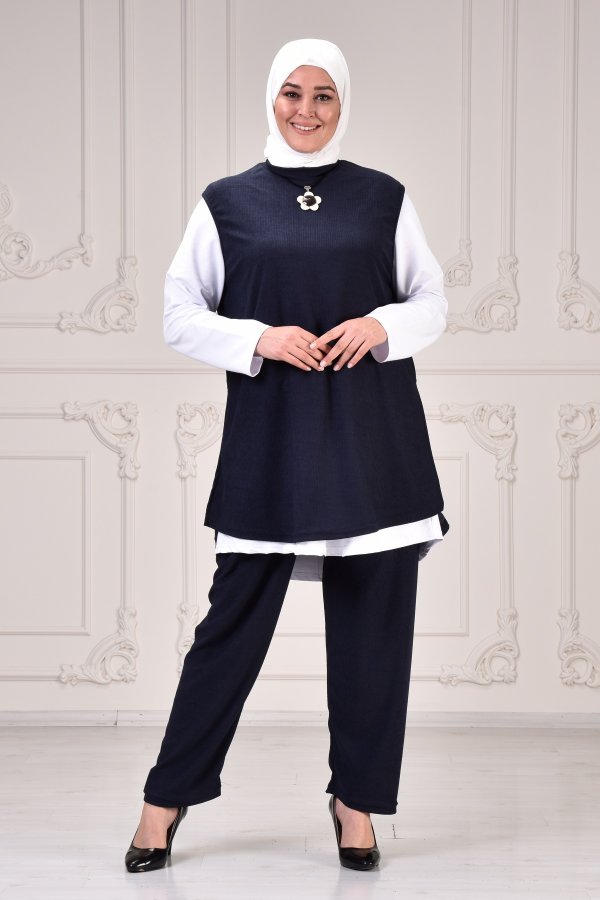 Büyük Beden Yandan Yırtmaçlı Yün Efect Üçlü Takım KOLYE HEDİYELİ Lacivert Büyük Beden Yandan Yırtmaçlı Yün Efect Üçlü Takım KOLYE HEDİYELİ Lacivert