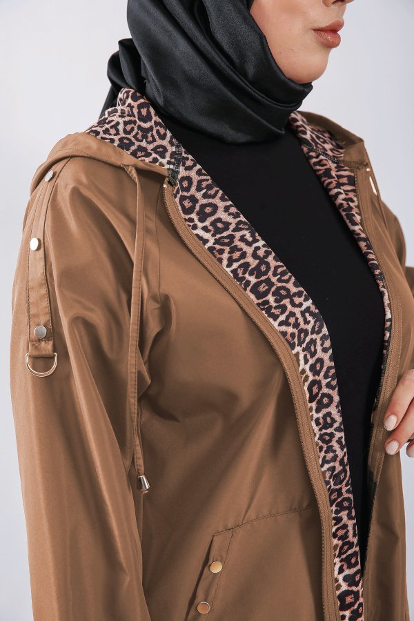 Büyük Beden Tam Boy Düğme Detaylı Su Geçirmez Bondit Kapşonlu Trenç Taba Büyük Beden Tam Boy Düğme Detaylı Su Geçirmez Bondit Kapşonlu Trenç Taba