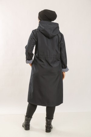 Çisem Ara Boy Duble Kol İçi Çizgi Desenli Bondit Kapşonlu Trenç Lacivert Çisem Ara Boy Duble Kol İçi Çizgi Desenli Bondit Kapşonlu Trenç Lacivert