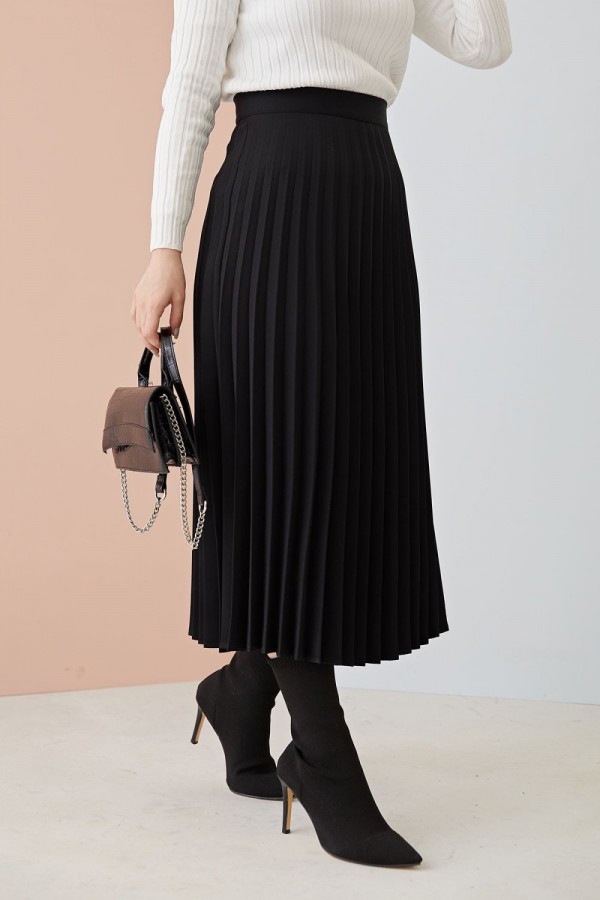 Selen Büyük Beden İthal Skuba Piliseli Etek - Siyah Selen Büyük Beden İthal Skuba Piliseli Etek - Siyah