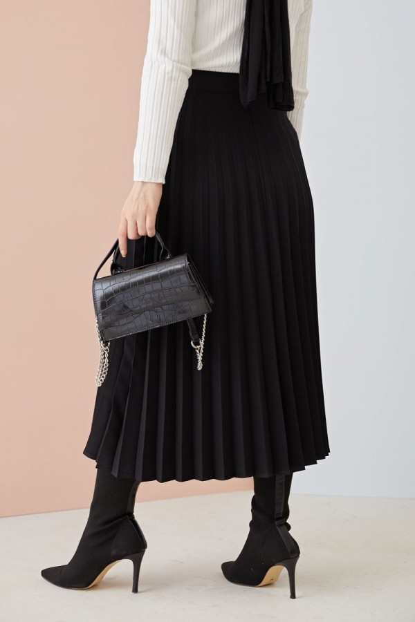 Selen Büyük Beden İthal Skuba Piliseli Etek - Siyah Selen Büyük Beden İthal Skuba Piliseli Etek - Siyah