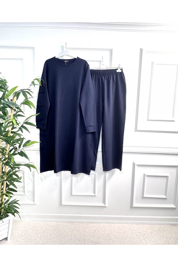 Uğur Yanları Yırtmaçlı Uzun İki İplik Takım - Lacivert Uğur Yanları Yırtmaçlı Uzun İki İplik Takım - Lacivert