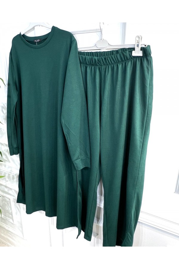 Uğur Yanları Yırtmaçlı Uzun İki İplik Takım - Zümrüt Uğur Yanları Yırtmaçlı Uzun İki İplik Takım - Zümrüt