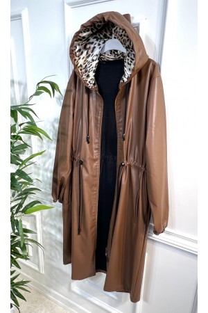 Benna Beli Büzgülü Kapşonlu Ara Boy Deri Trenç - Taba Benna Beli Büzgülü Kapşonlu Ara Boy Deri Trenç - Taba