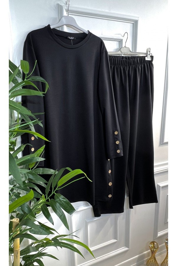 Helen Düğme Detaylı İki İplik Penye Takım - Siyah Helen Düğme Detaylı İki İplik Penye Takım - Siyah
