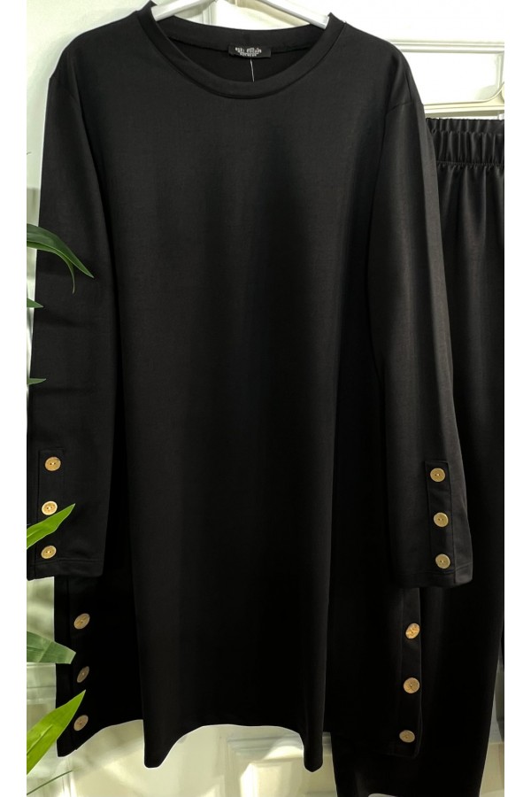 Helen Düğme Detaylı İki İplik Penye Takım - Siyah Helen Düğme Detaylı İki İplik Penye Takım - Siyah