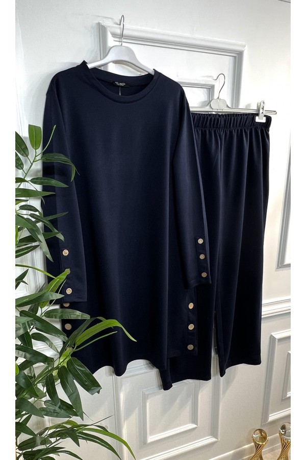 Helen Düğme Detaylı İki İplik Penye Takım - Lacivert Helen Düğme Detaylı İki İplik Penye Takım - Lacivert