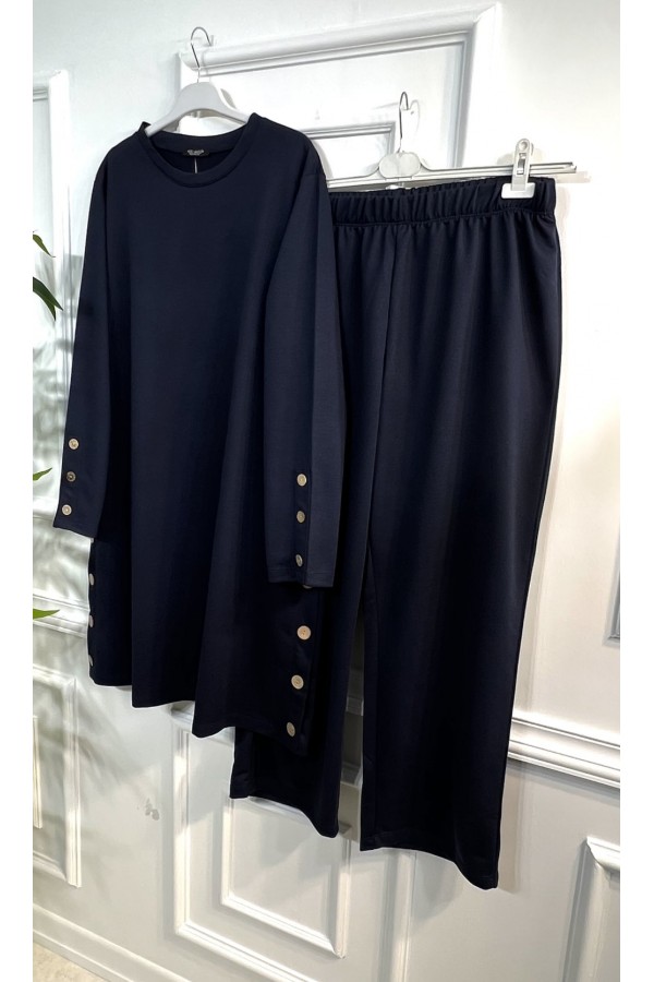 Helen Düğme Detaylı İki İplik Penye Takım - Lacivert Helen Düğme Detaylı İki İplik Penye Takım - Lacivert