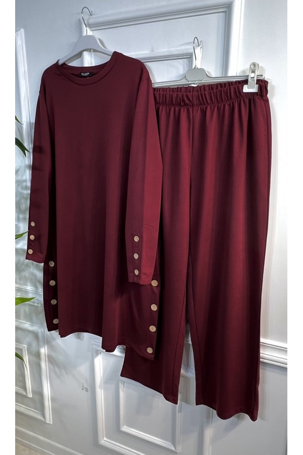 Helen Düğme Detaylı İki İplik Penye Takım - Bordo Helen Düğme Detaylı İki İplik Penye Takım - Bordo