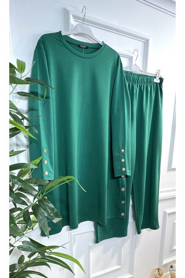 Helen Düğme Detaylı İki İplik Penye Takım - Zümrüt Helen Düğme Detaylı İki İplik Penye Takım - Zümrüt