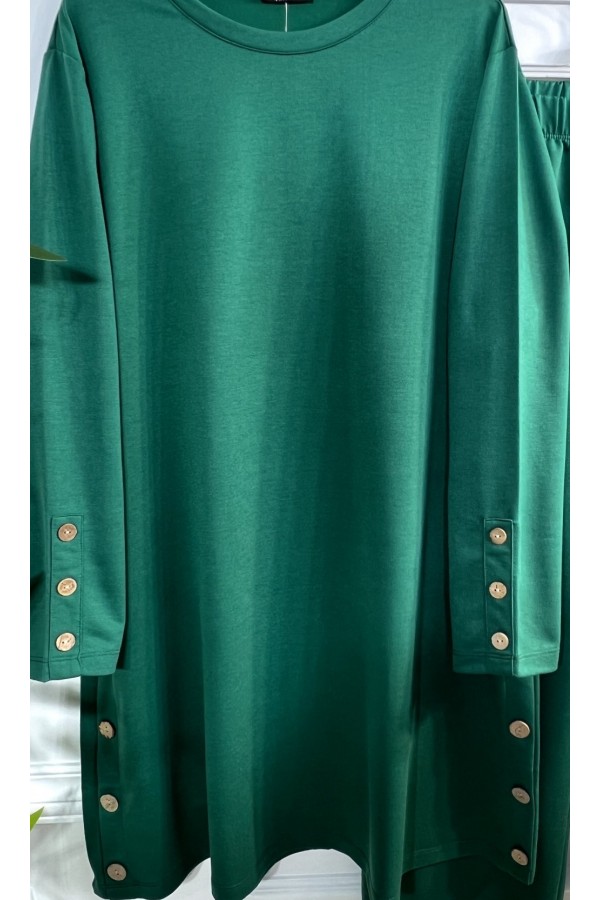 Helen Düğme Detaylı İki İplik Penye Takım - Zümrüt Helen Düğme Detaylı İki İplik Penye Takım - Zümrüt