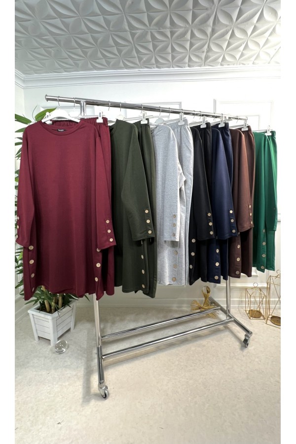 Helen Düğme Detaylı İki İplik Penye Takım - Zümrüt Helen Düğme Detaylı İki İplik Penye Takım - Zümrüt