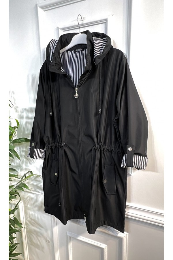 Nisa Çıkarılabilir Kapşonlu İçi Çizgili Kısa Trenç - Siyah Nisa Çıkarılabilir Kapşonlu İçi Çizgili Kısa Trenç - Siyah