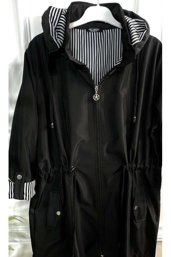 Nisa Çıkarılabilir Kapşonlu İçi Çizgili Kısa Trenç - Siyah Nisa Çıkarılabilir Kapşonlu İçi Çizgili Kısa Trenç - Siyah