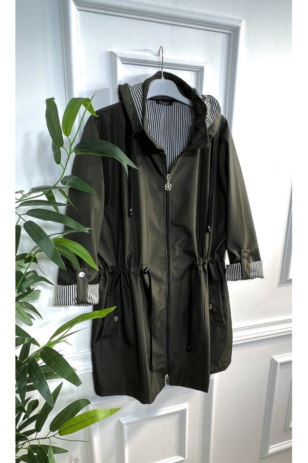 Nisa Çıkarılabilir Kapşonlu İçi Çizgili Kısa Trenç - Haki Nisa Çıkarılabilir Kapşonlu İçi Çizgili Kısa Trenç - Haki