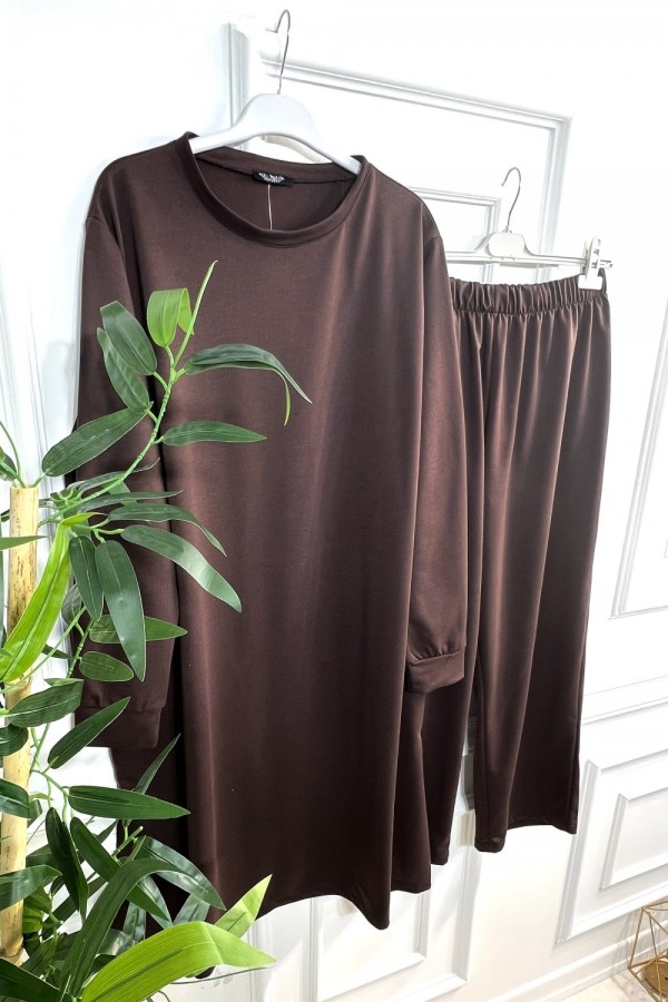 Uğur Yanları Yırtmaçlı Uzun İki İplik Takım - Kahverengi Uğur Yanları Yırtmaçlı Uzun İki İplik Takım - Kahverengi