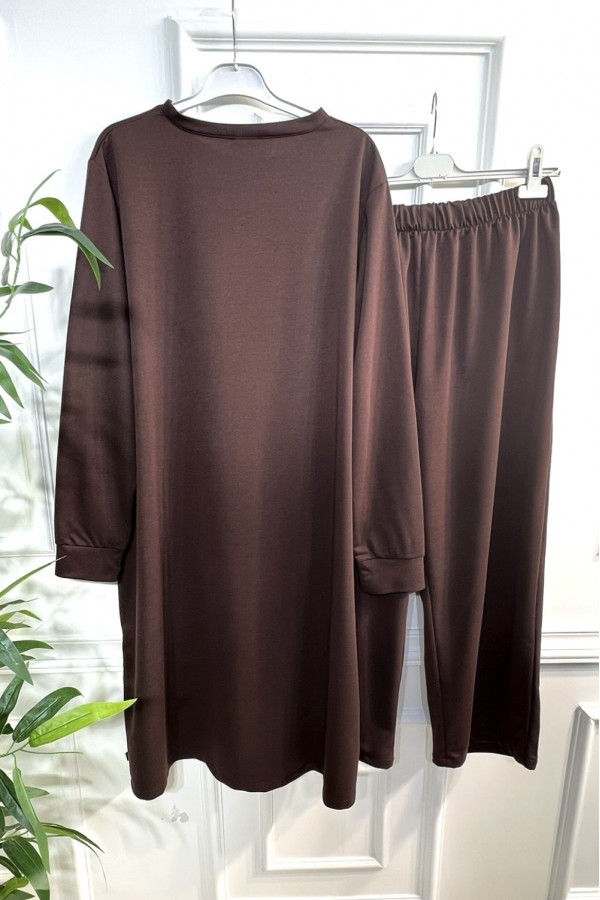 Uğur Yanları Yırtmaçlı Uzun İki İplik Takım - Kahverengi Uğur Yanları Yırtmaçlı Uzun İki İplik Takım - Kahverengi