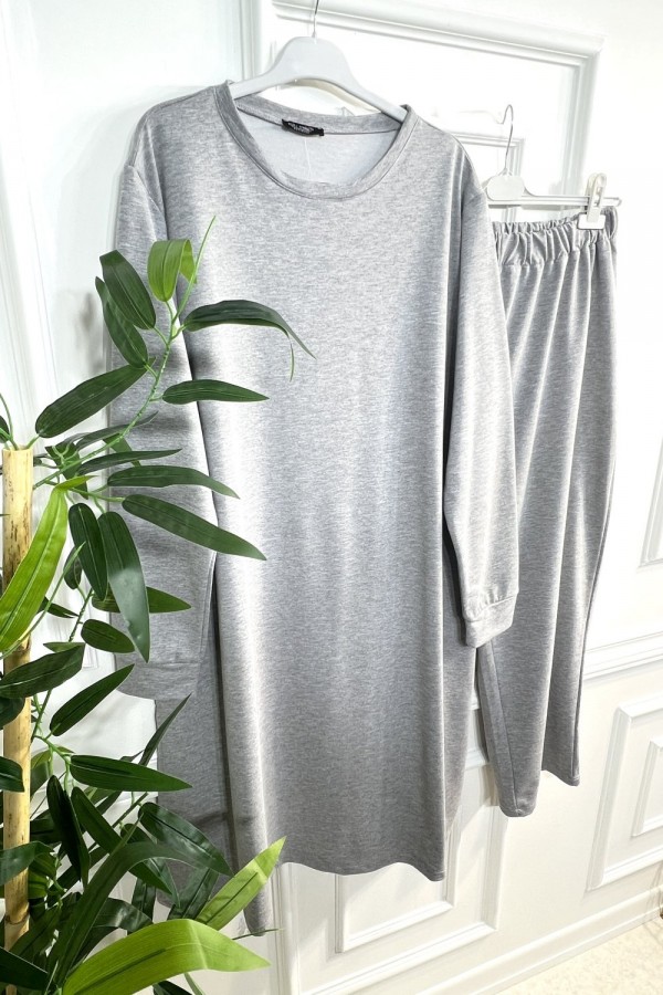 Uğur Yanları Yırtmaçlı Uzun İki İplik Takım - Gri Uğur Yanları Yırtmaçlı Uzun İki İplik Takım - Gri